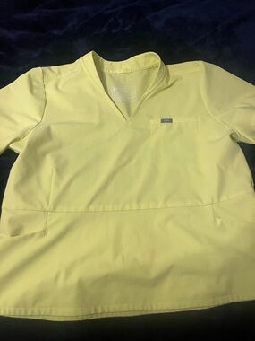 FIGS V-Neck Scrub Top and bottoms  in Citron